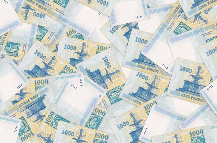 Jelentősen megugrottak a fizetések-